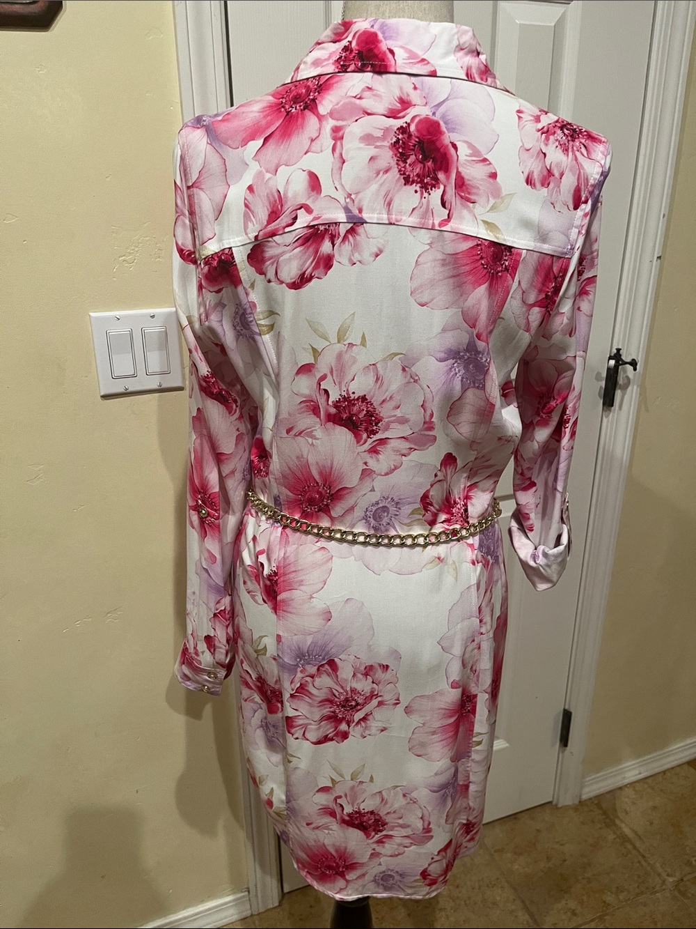 Guess “Elina” Floral Zip-Front Dress in White, Pink, Purple - Picture 5 of 6